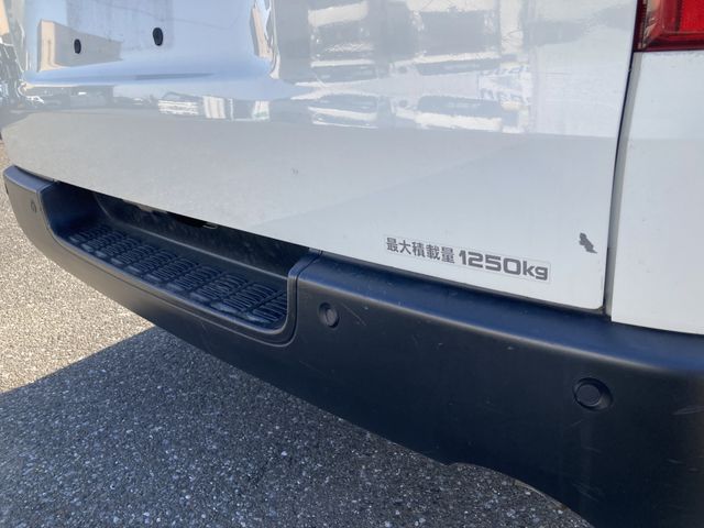 TOYOTA HIACE VAN 1.25T 2WD 2023 Image 31