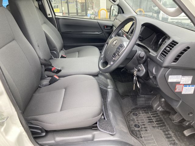 TOYOTA HIACE VAN 1.15T 2WD 2023 Image 31