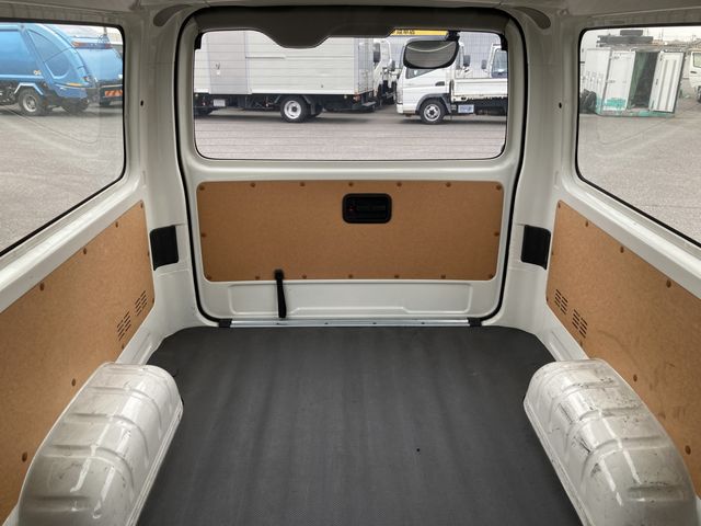 TOYOTA HIACE VAN 1.15T 2WD 2023 Image 31