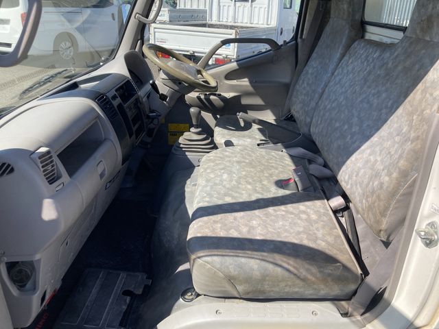 HINO DUTRO 2005 Image 31