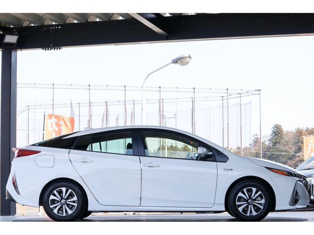 TOYOTA PRIUS PHV 2021 Image 31