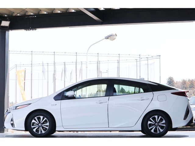 TOYOTA PRIUS PHV 2021 Image 31