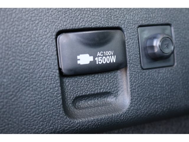 TOYOTA PRIUS PHV 2021 Image 31