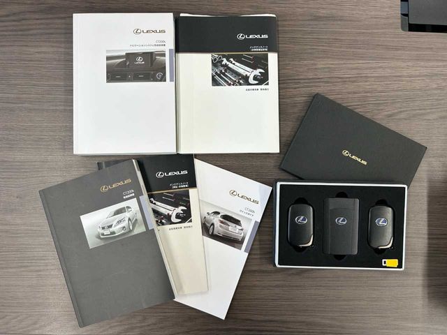 TOYOTA LEXUS CT200H 2011 Image 31