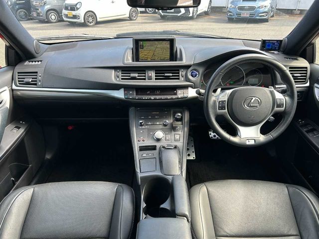 TOYOTA LEXUS CT200H 2011 Image 31