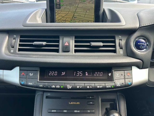 TOYOTA LEXUS CT200H 2011 Image 31