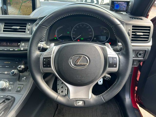 TOYOTA LEXUS CT200H 2011 Image 31