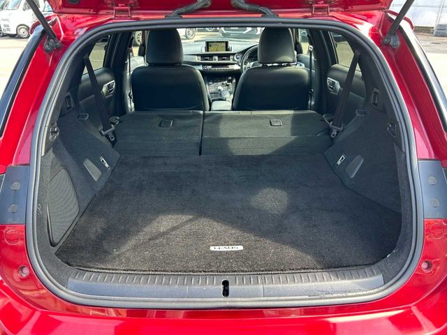 TOYOTA LEXUS CT200H 2011 Image 31