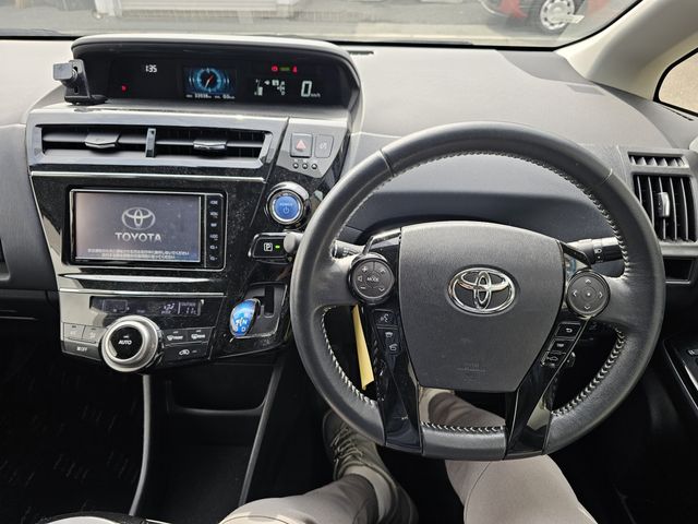 TOYOTA PRIUS ALPHA 2019 Image 31