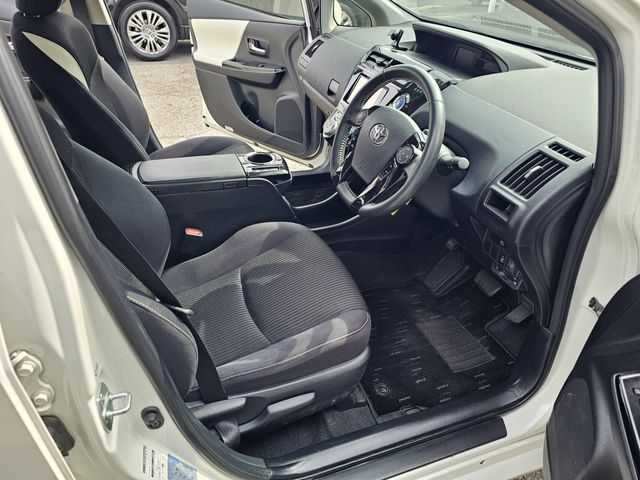 TOYOTA PRIUS ALPHA 2019 Image 31