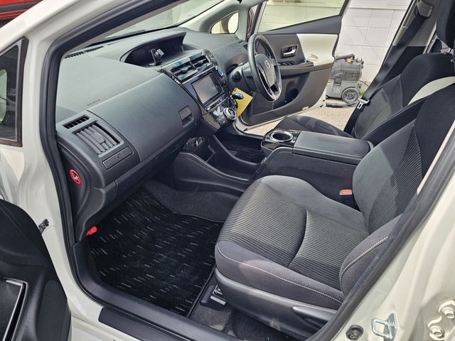 TOYOTA PRIUS ALPHA 2019 Image 31