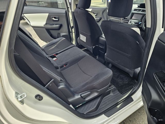 TOYOTA PRIUS ALPHA 2019 Image 31