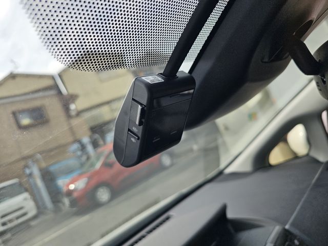 TOYOTA PRIUS ALPHA 2019 Image 31