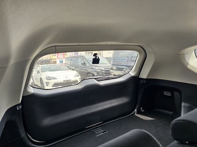 TOYOTA PRIUS ALPHA 2019 Image 31