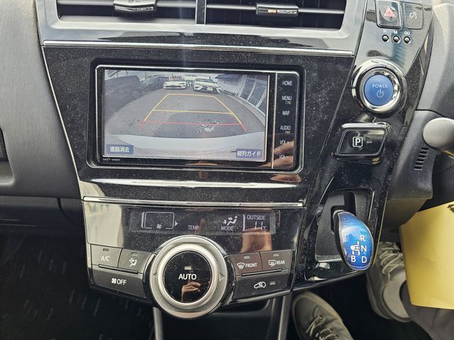 TOYOTA PRIUS ALPHA 2019 Image 31