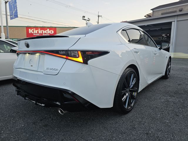 TOYOTA LEXUS IS300H 2023 Image 31