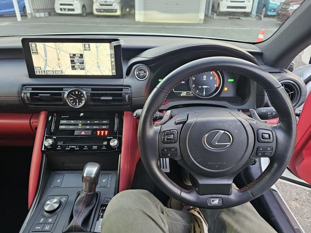 TOYOTA LEXUS IS300H 2023 Image 31