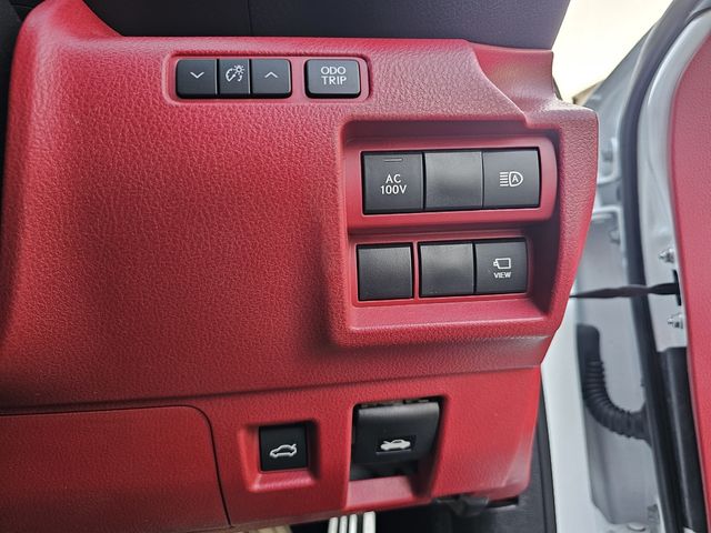 TOYOTA LEXUS IS300H 2023 Image 31