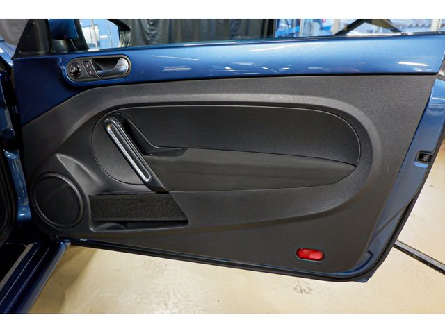 VOLKSWAGEN THE BEETL 2016 Image 31