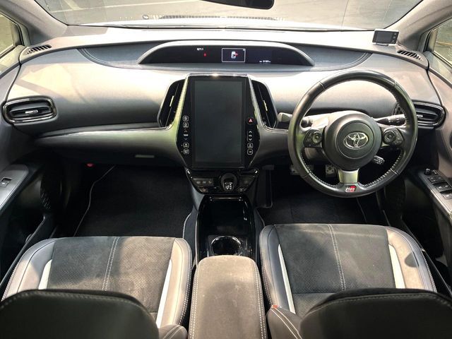 TOYOTA PRIUS PHV 2018 Image 31