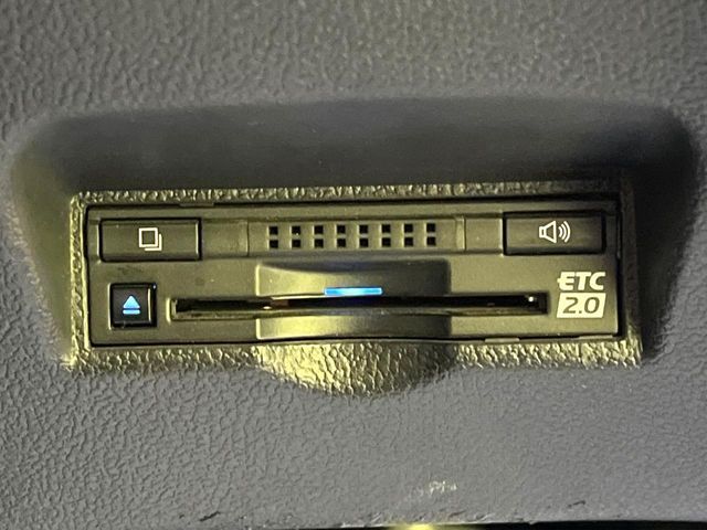 TOYOTA PRIUS PHV 2018 Image 31