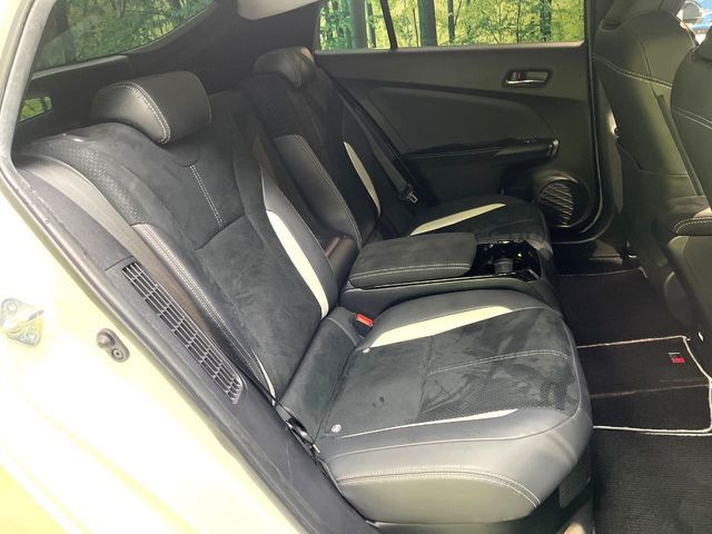 TOYOTA PRIUS PHV 2018 Image 31