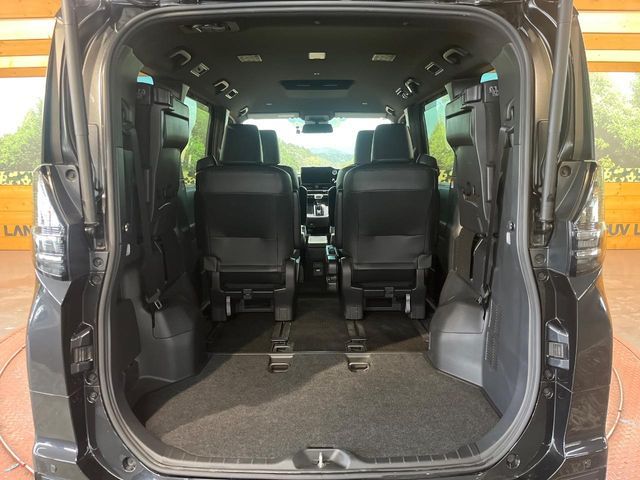 TOYOTA VOXY HYBRID 2023 Image 31