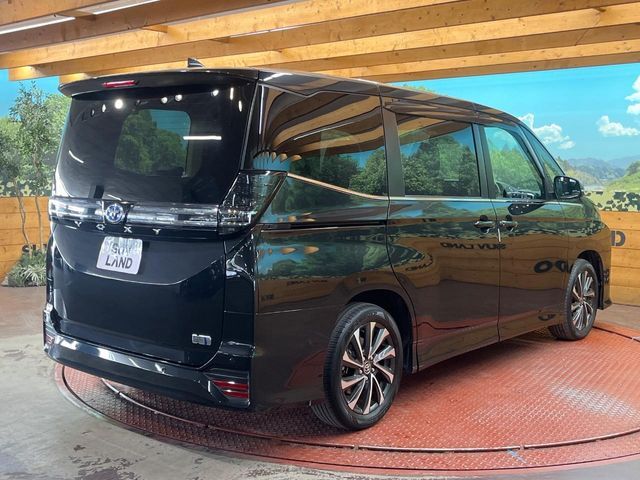 TOYOTA VOXY HYBRID 2023 Image 31