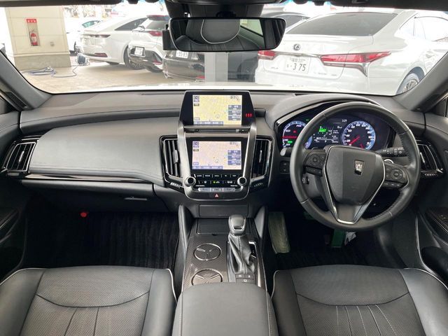 TOYOTA CROWN SEDAN HYBRID 2019 Image 31