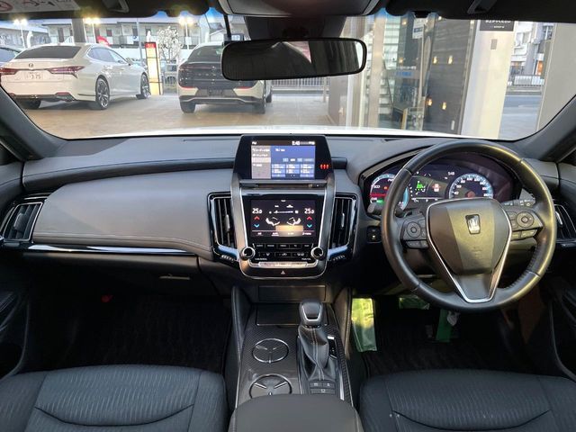 TOYOTA CROWN SEDAN HYBRID 2018 Image 31