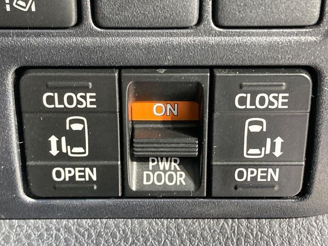 TOYOTA VOXY 2019 Image 31