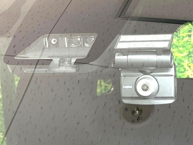 TOYOTA VOXY HYBRID 2018 Image 31