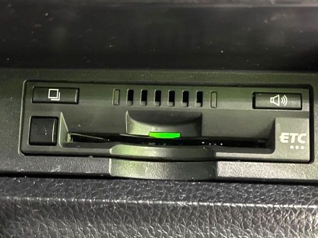 TOYOTA VOXY HYBRID 2018 Image 31