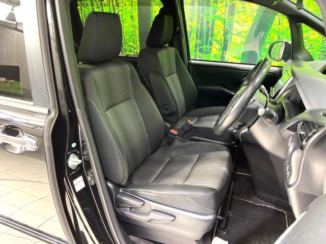 TOYOTA VOXY HYBRID 2018 Image 31