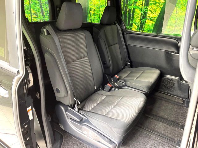 TOYOTA VOXY HYBRID 2018 Image 31