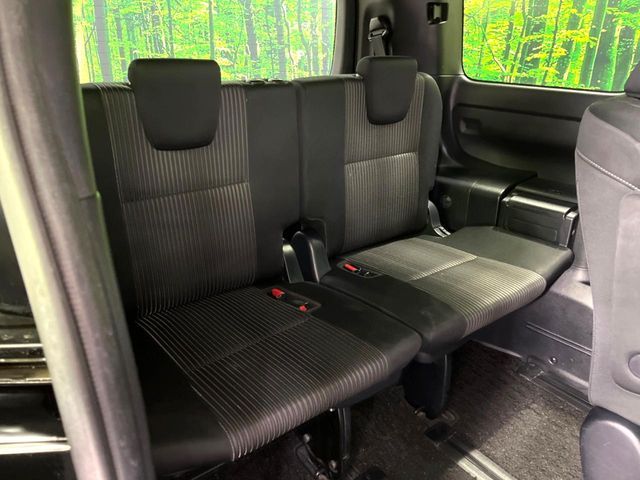 TOYOTA VOXY HYBRID 2018 Image 31