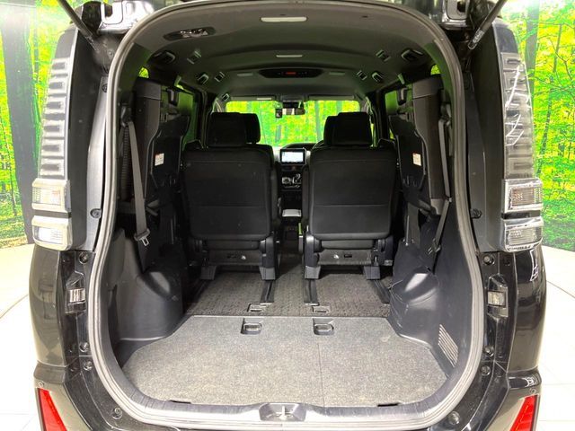 TOYOTA VOXY HYBRID 2018 Image 31