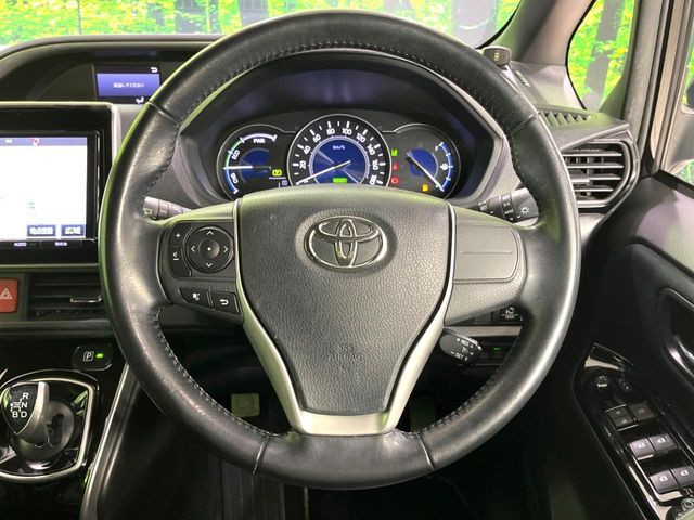 TOYOTA VOXY HYBRID 2018 Image 31