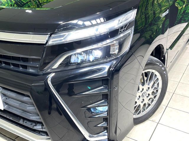 TOYOTA VOXY HYBRID 2018 Image 31