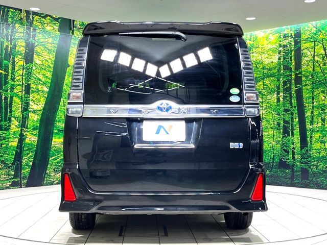 TOYOTA VOXY HYBRID 2018 Image 31