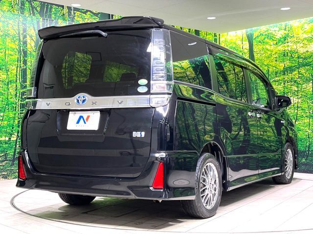 TOYOTA VOXY HYBRID 2018 Image 31