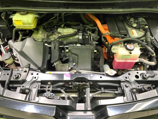 TOYOTA VOXY HYBRID 2018 Image 31