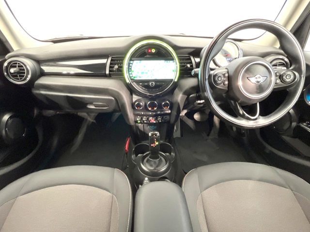BMW MINI COOPER 5DOOR 2018 Image 31
