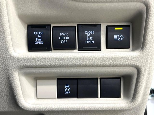 TOYOTA SIENTA HYBRID 2025 Image 31