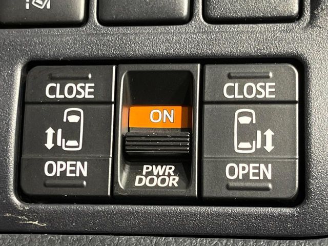 TOYOTA VOXY 4WD 2019 Image 31