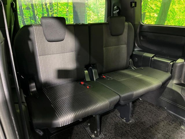 TOYOTA VOXY 4WD 2019 Image 31