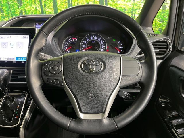 TOYOTA VOXY 4WD 2019 Image 31