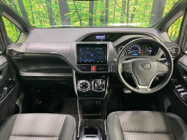 TOYOTA VOXY HYBRID 2019 Image 31