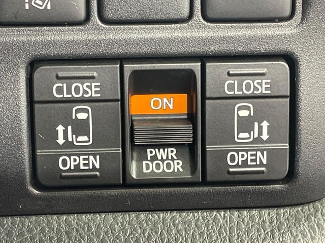 TOYOTA VOXY HYBRID 2019 Image 31