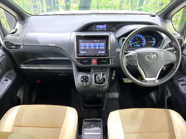 TOYOTA VOXY HYBRID 2015 Image 31